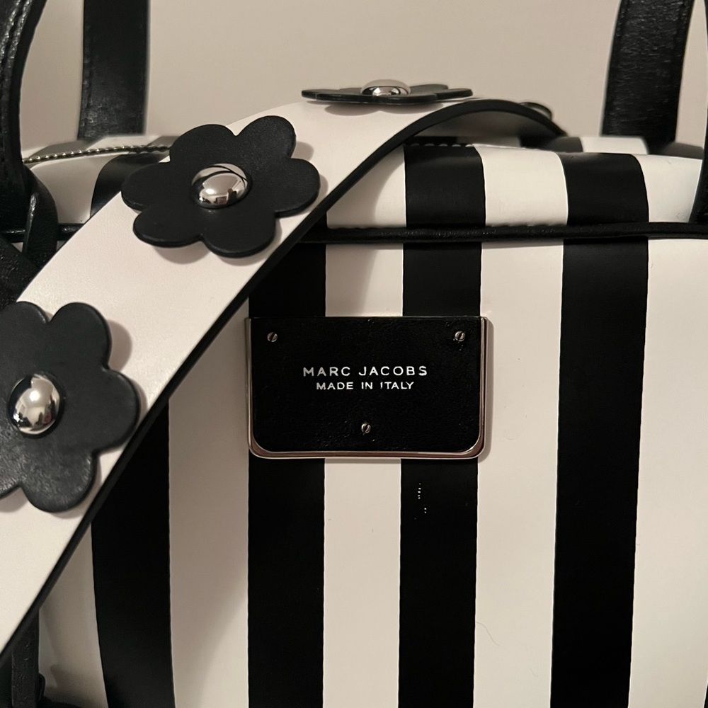 Marc Jacobs Black and White Crossbody Bag - Picture 3 of 10